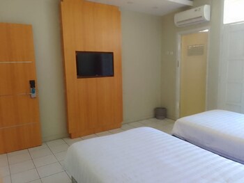 royal kencana powered by cocotel