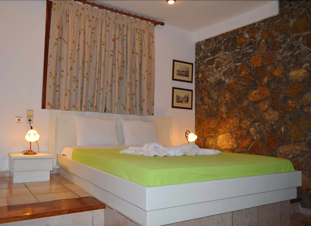 elia village by irida iris group