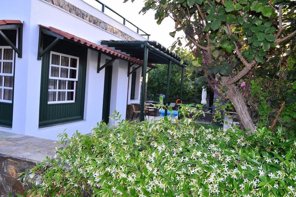 elia village by irida iris group