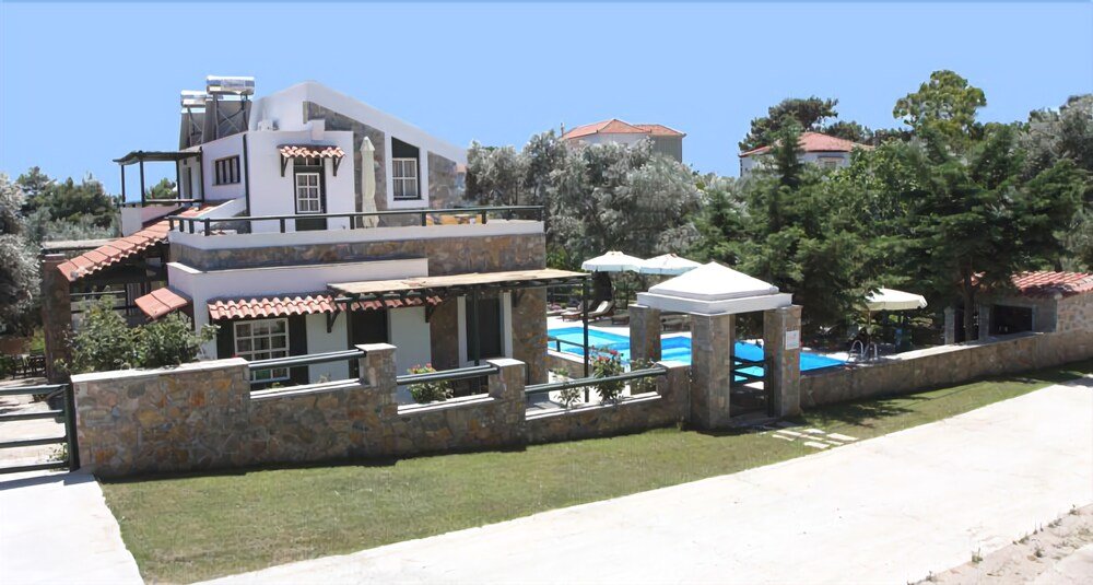 elia village by irida iris group