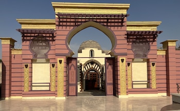 elphardous oasis hotel