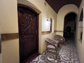 elphardous oasis hotel