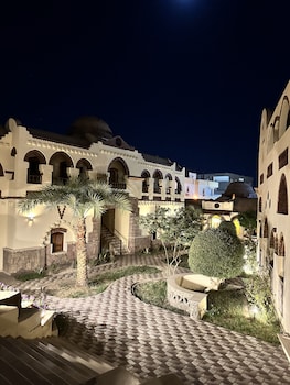 elphardous oasis hotel