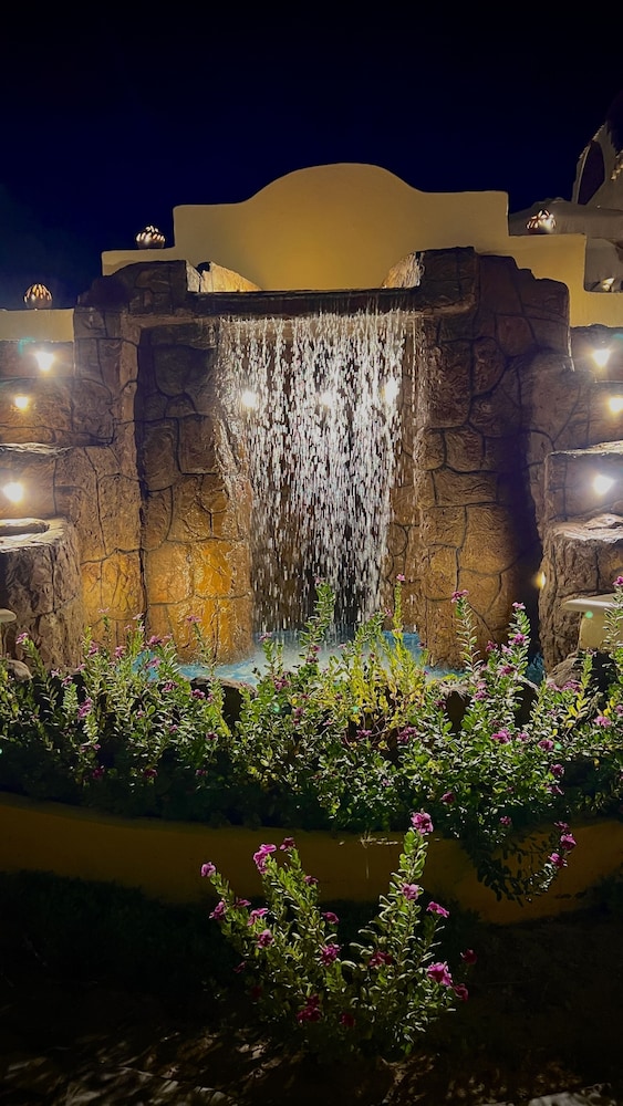 elphardous oasis hotel