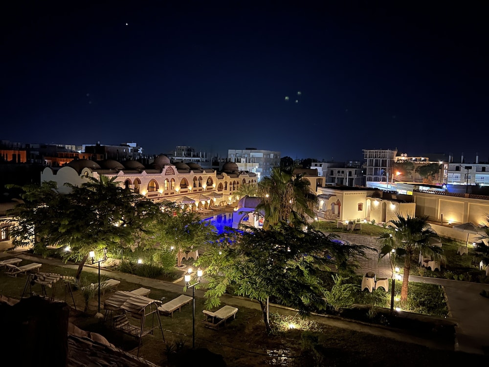elphardous oasis hotel