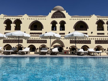 elphardous oasis hotel