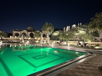 elphardous oasis hotel