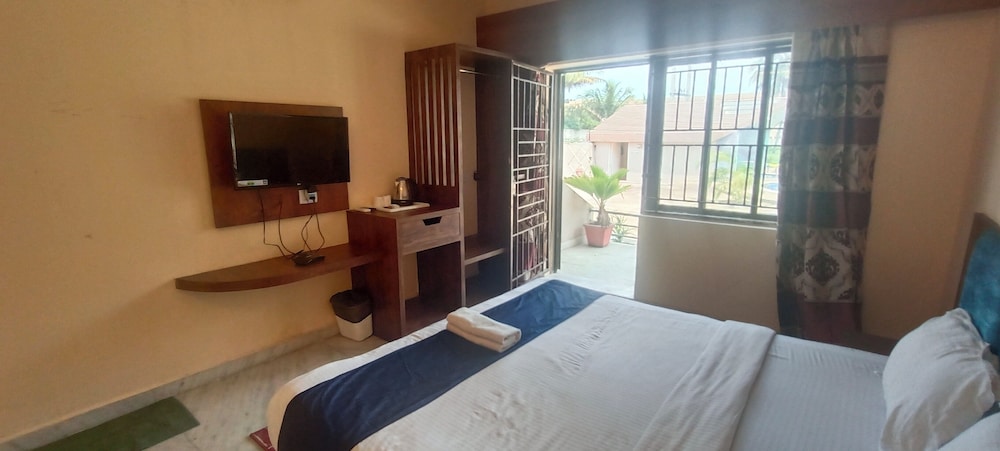 hotel sagar tarang berries group