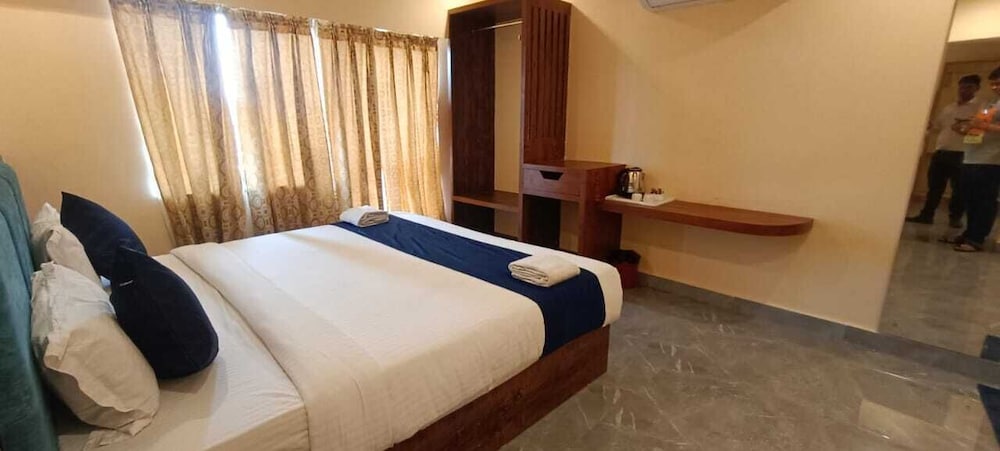 hotel sagar tarang berries group