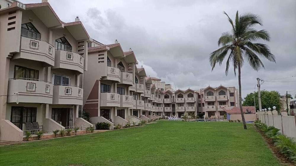 hotel sagar tarang berries group