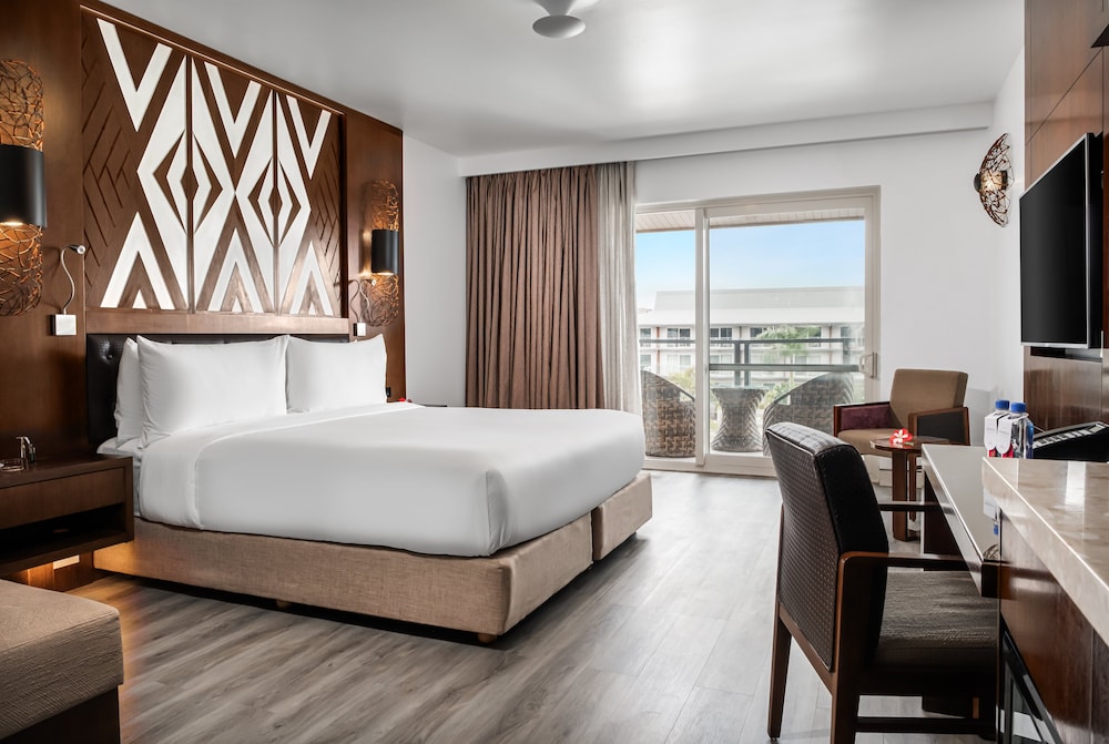 crowne plaza fiji nadi bay resort and spa an ihg hotel
