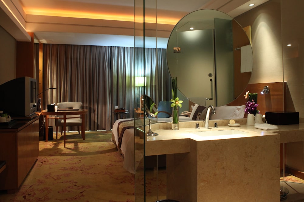 fuyang international trade center hotel