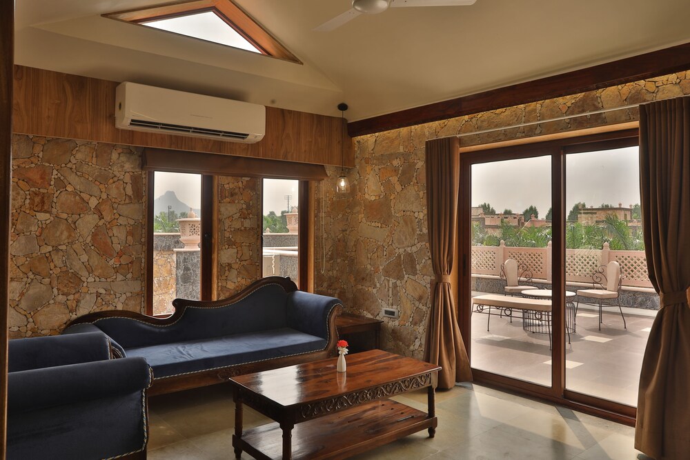 vikrama sarovar portico pavagadh