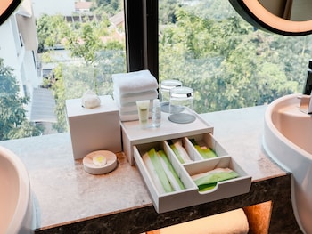 courtyard by marriott bangkok suvarnabhumi airport