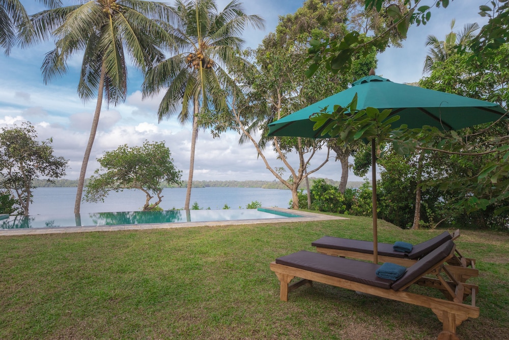 serendipity lake hikkaduwa