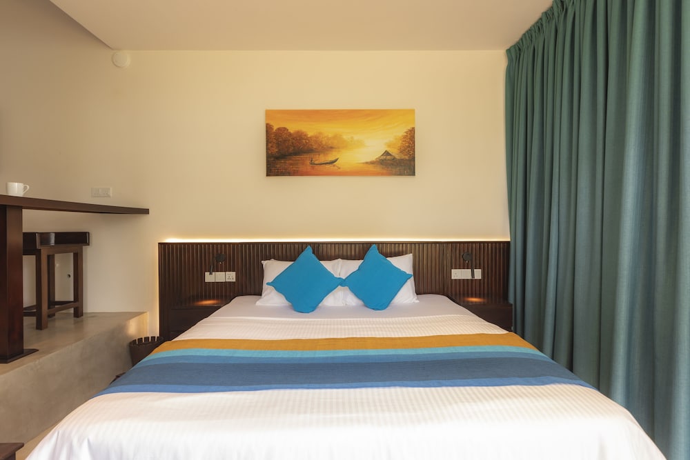 serendipity lake hikkaduwa