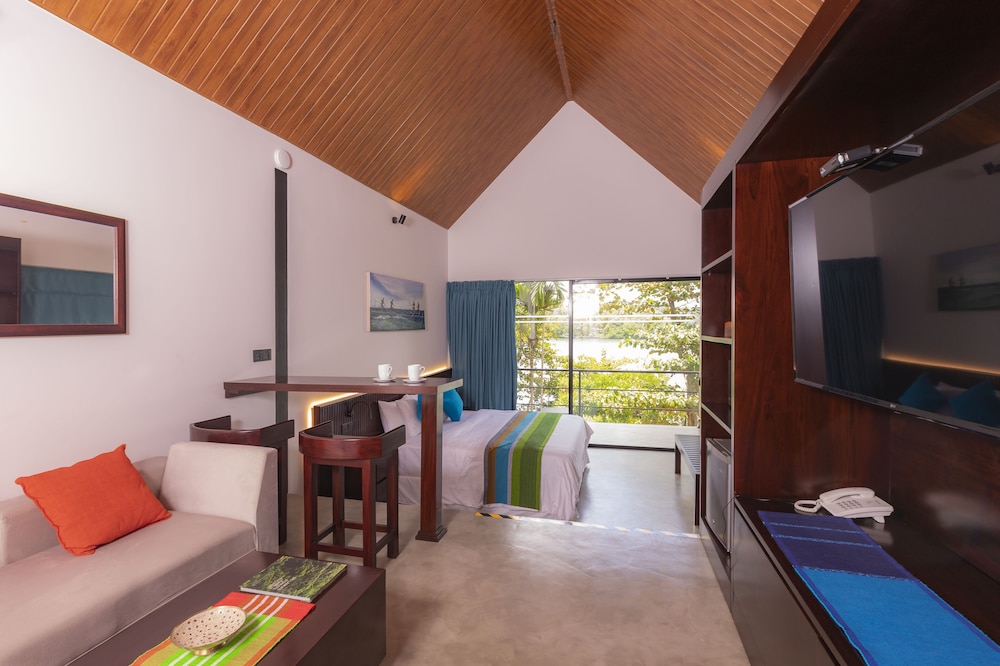 serendipity lake hikkaduwa