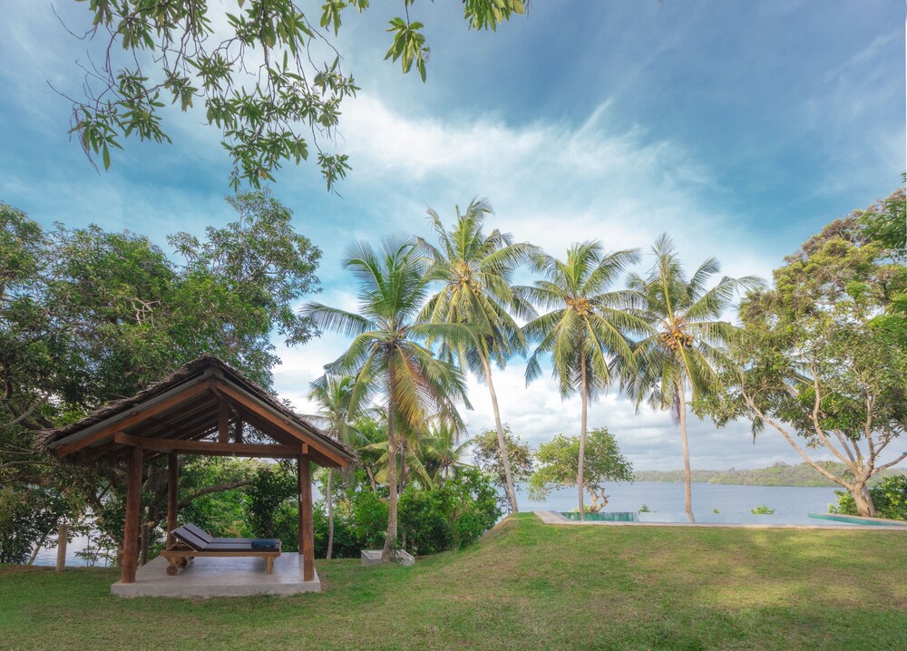 serendipity lake hikkaduwa