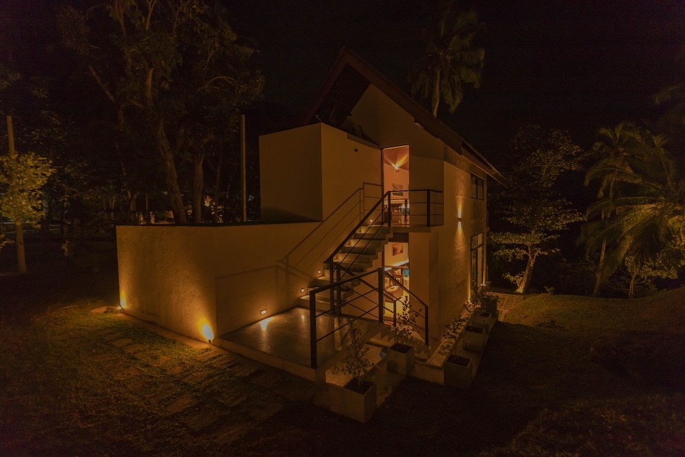 serendipity lake hikkaduwa