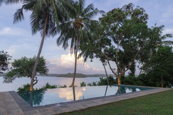 serendipity lake hikkaduwa