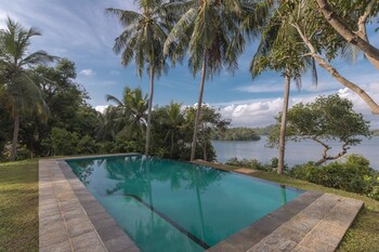 serendipity lake hikkaduwa