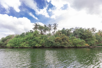 serendipity lake hikkaduwa