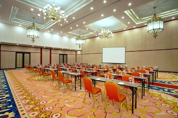 alhambra hotel and convention bw signature collection