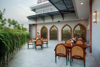 alhambra hotel and convention bw signature collection