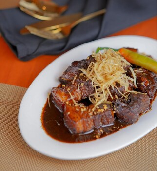 Ragazzi Resort Hotel,Philippines>>Naga,3 star