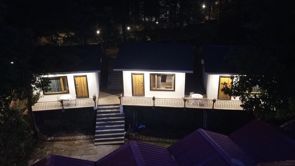 oakwood hamlet resort shoghi shimla