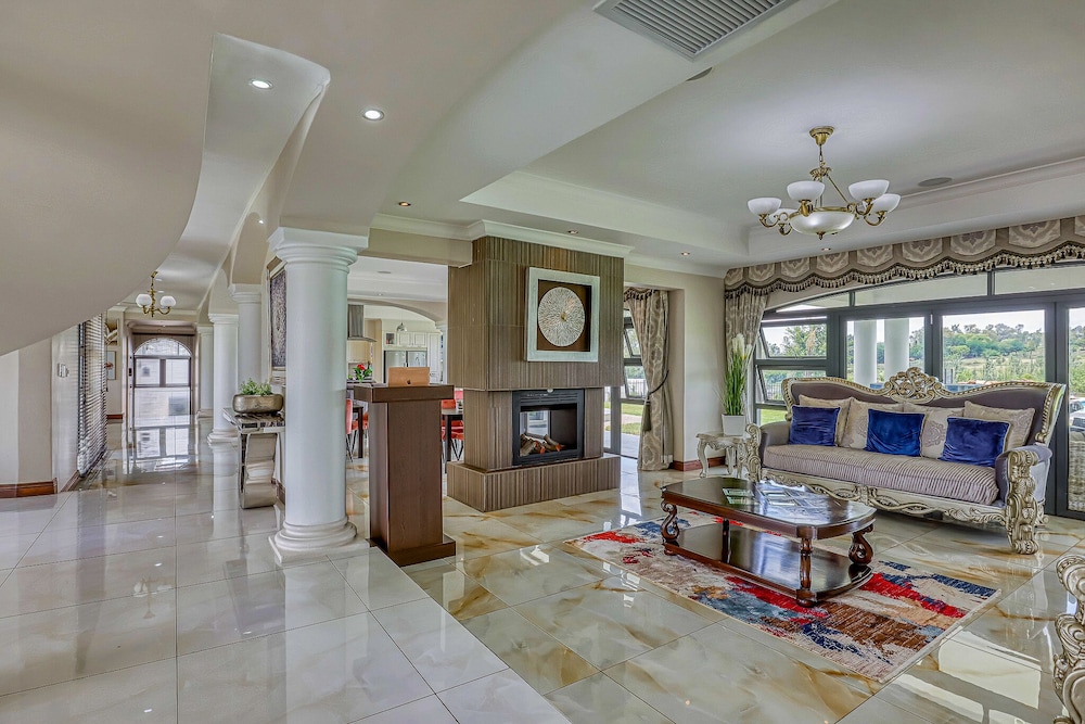 villa tasha luxury suites