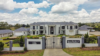 villa tasha luxury suites