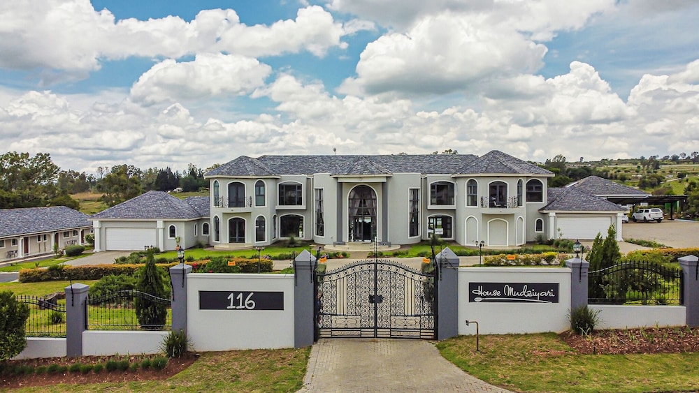 villa tasha luxury suites