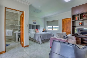 villa tasha luxury suites