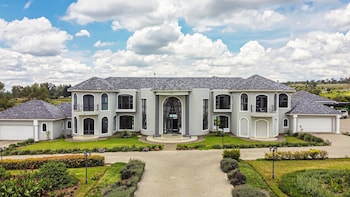 villa tasha luxury suites