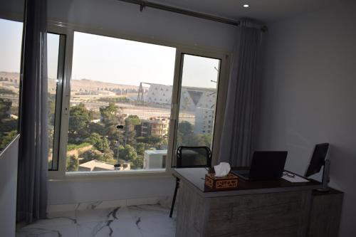 pyramids grand museum inn