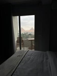 pyramids grand museum inn