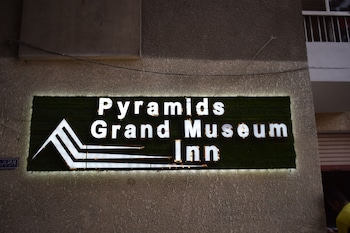 pyramids grand museum inn
