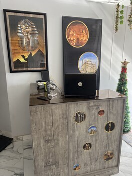 pyramids grand museum inn