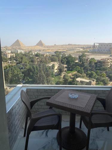 pyramids grand museum inn