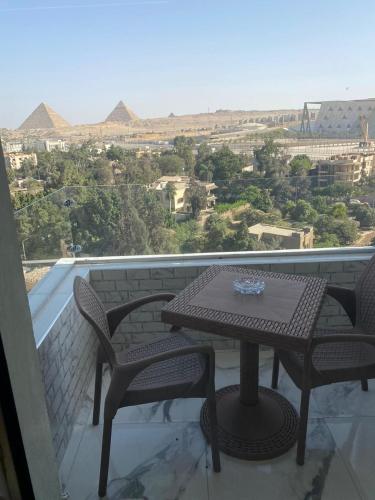 pyramids grand museum inn