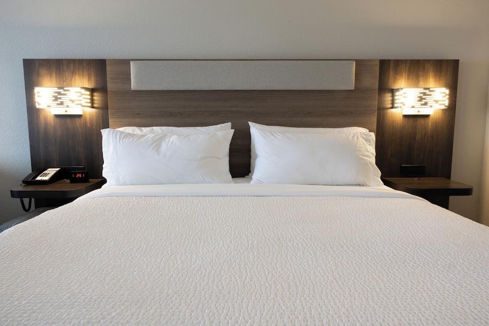 holiday inn express and suites mansfield ontario an ihg hotel