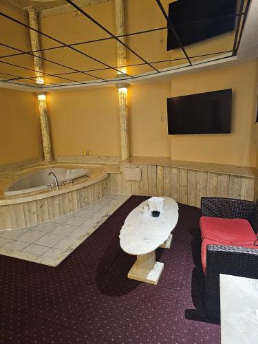 Loop Inn Motel,1 Rodgers St,2 star