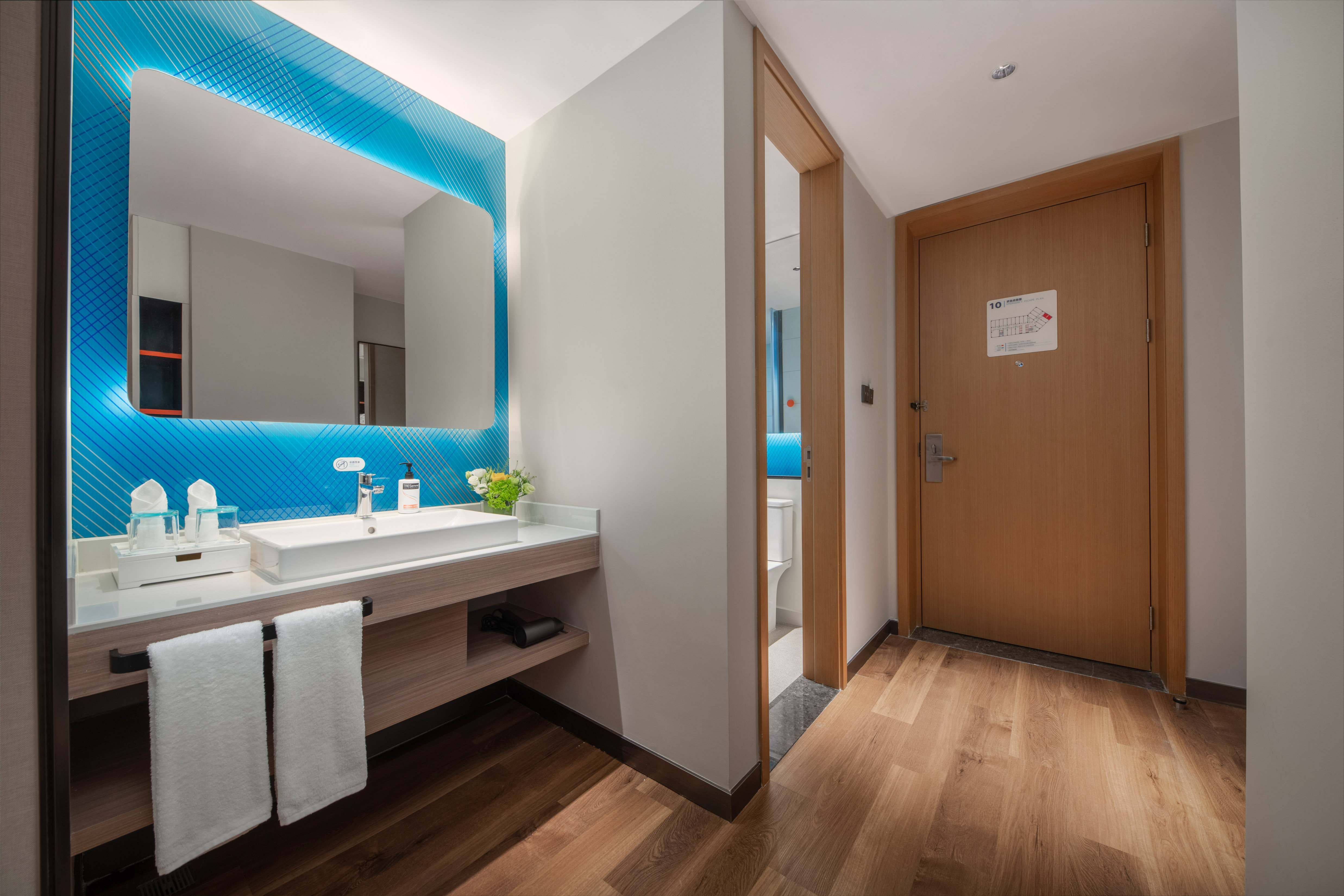 holiday inn express nanjing jiangbei wonhall mall an ihg hotel