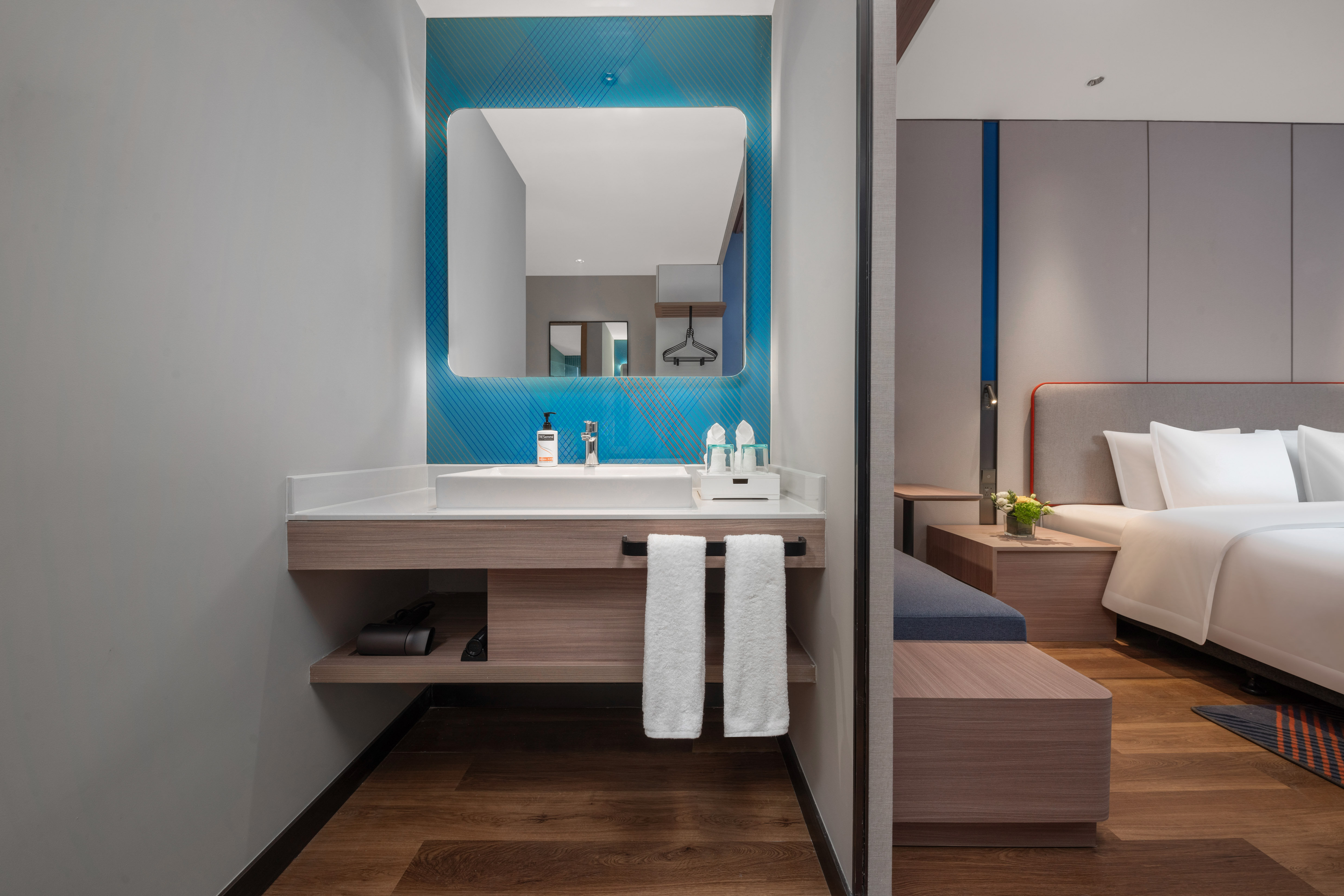 holiday inn express nanjing jiangbei wonhall mall an ihg hotel