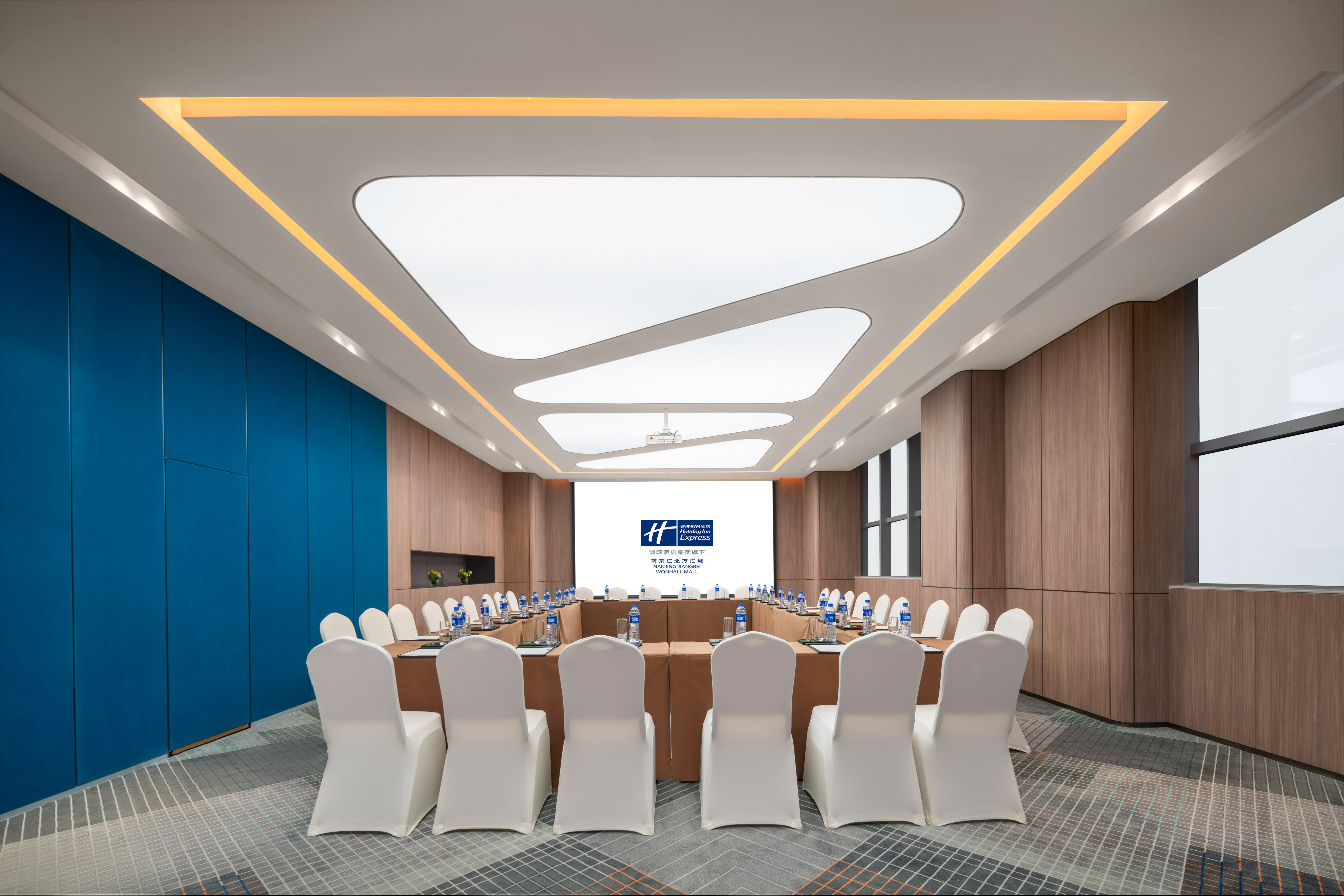holiday inn express nanjing jiangbei wonhall mall an ihg hotel