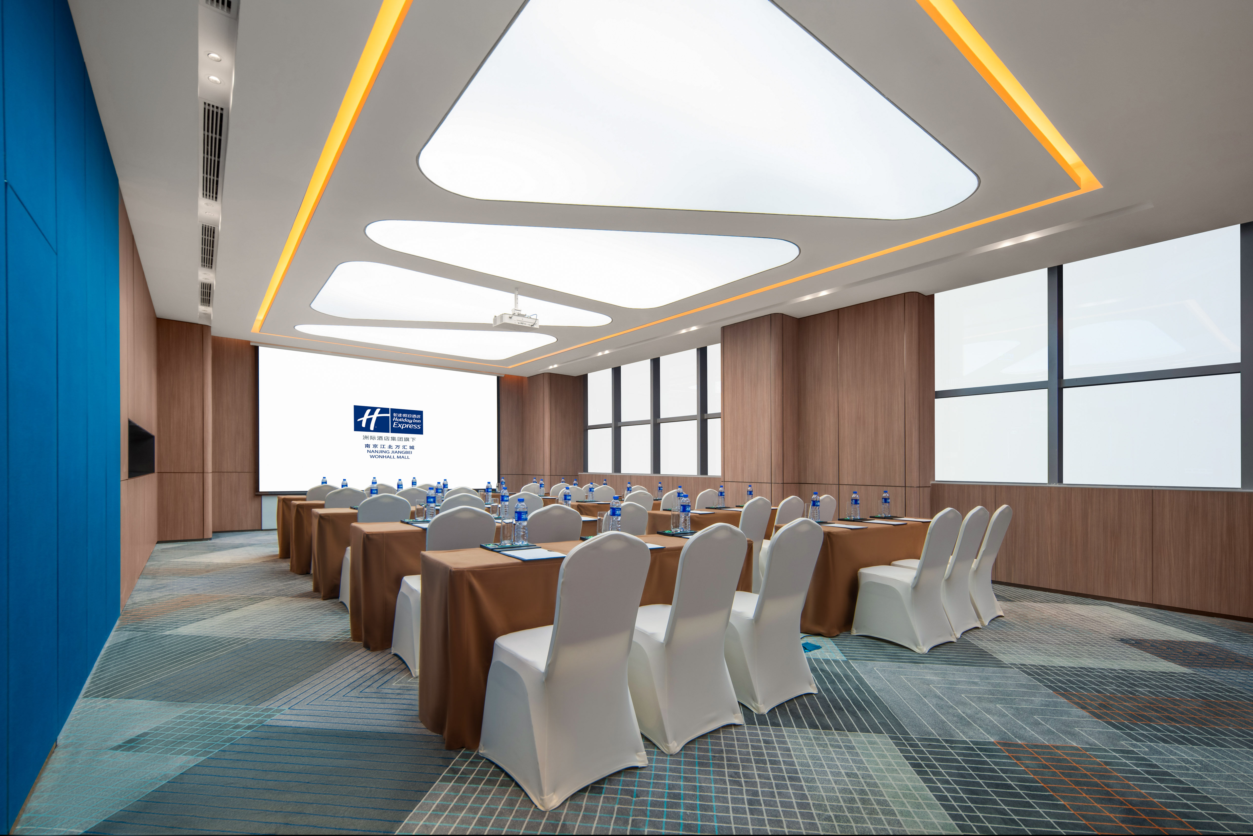 holiday inn express nanjing jiangbei wonhall mall an ihg hotel