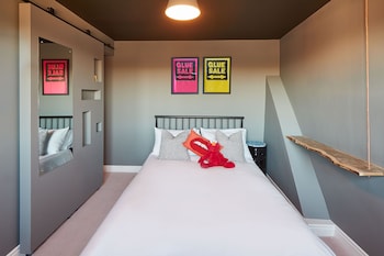 host stay the artists pad