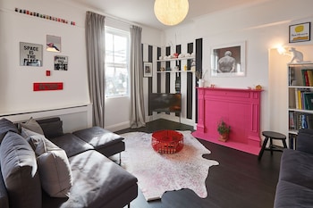 host stay the artists pad