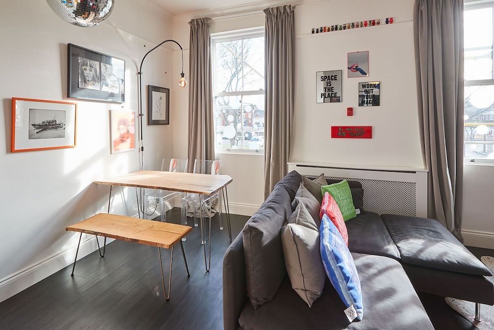 host stay the artists pad
